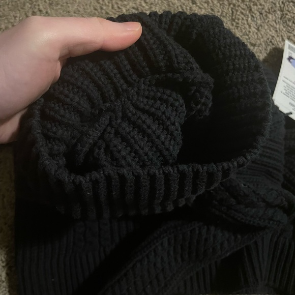 Lululemon bring the cozy turtleneck - Picture 2 of 4